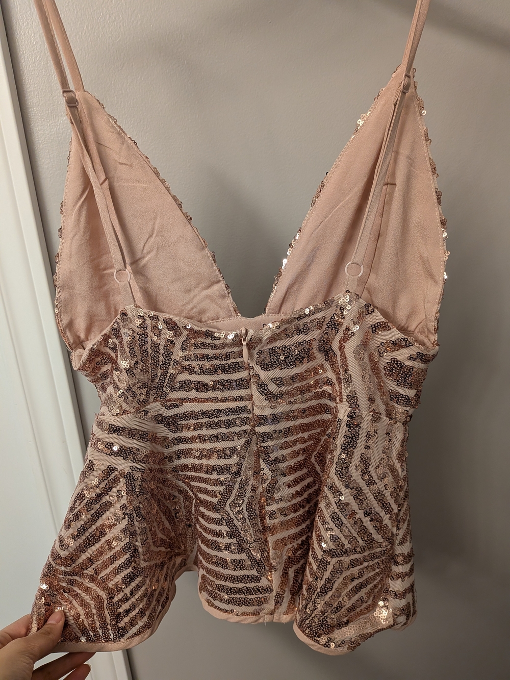 About Us Ranessa Sequin Cami Top Pink XS/S - Like New - Picture 2 of 4
